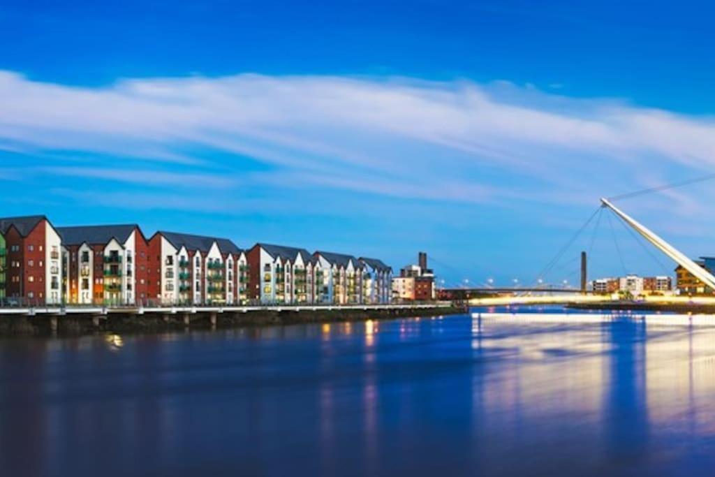 Luxury Riverfront Apartment Newport  Extérieur photo