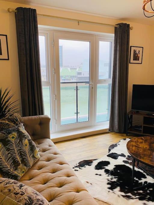 Luxury Riverfront Apartment Newport  Extérieur photo