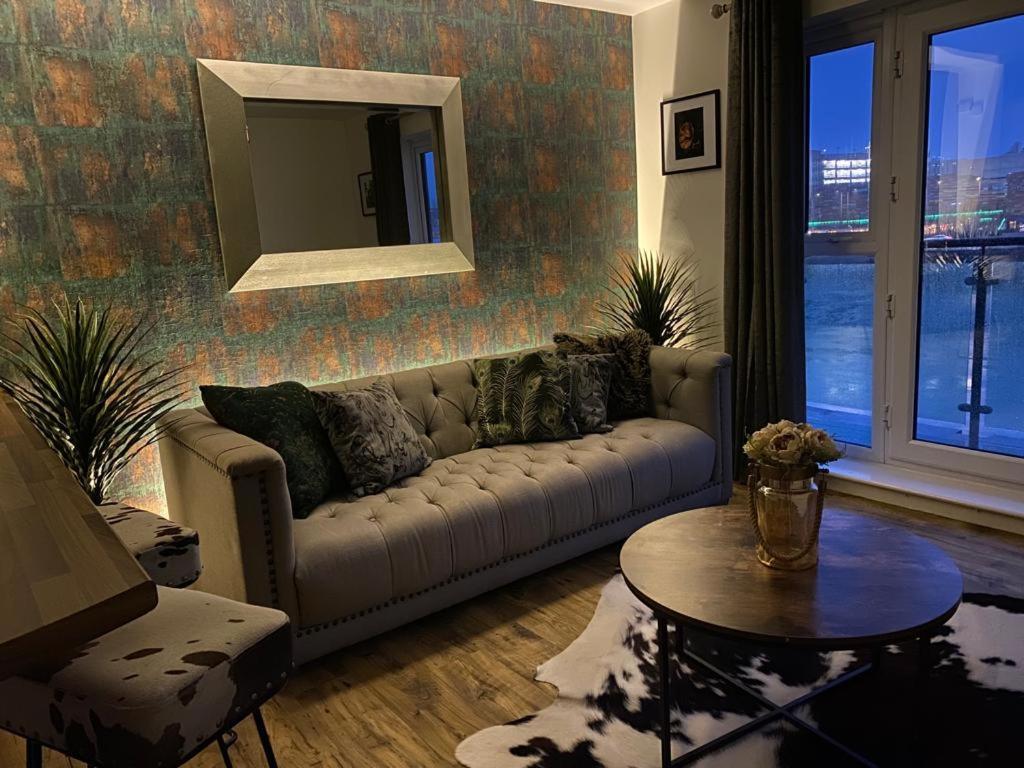 Luxury Riverfront Apartment Newport  Extérieur photo